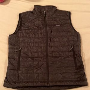 Patagonia Men’s Nano Puff Vest, black, size Large